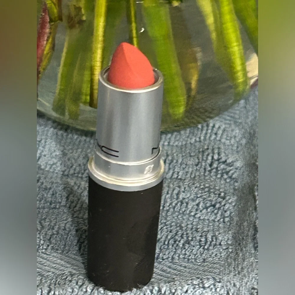 MAC Powder Kiss Lipstick in Stay Curious - NWT - Picture 5 of 5